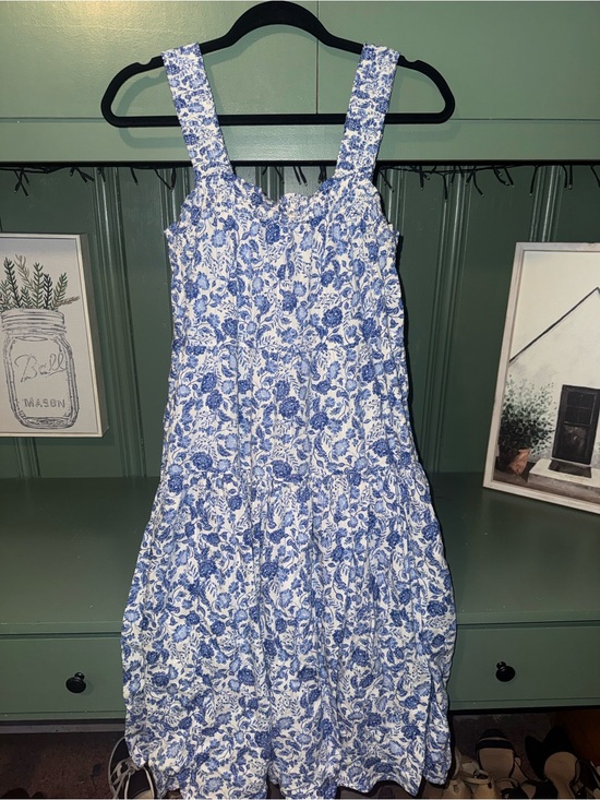 Old Navy Dresses & Skirts - Old Navy Blue and White Floral Smocked Sundress